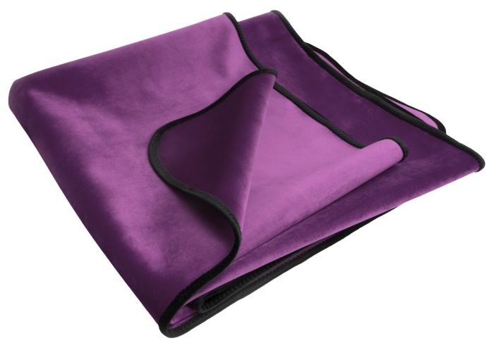 Fascinator Throw Mini by Liberator in purple – compact waterproof blanket